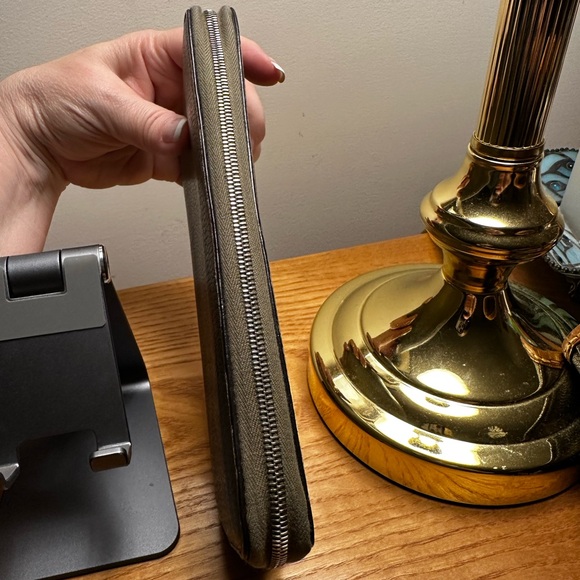 Celine Vintage Taupe Leather Zip Wallet. EUC. - Picture 4 of 8